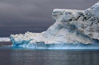ijsberg rond Antarctica van Peter Zwitser thumbnail