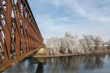 Spoorbrug Griethausen in een winterlandschap van Patrick Verhoef