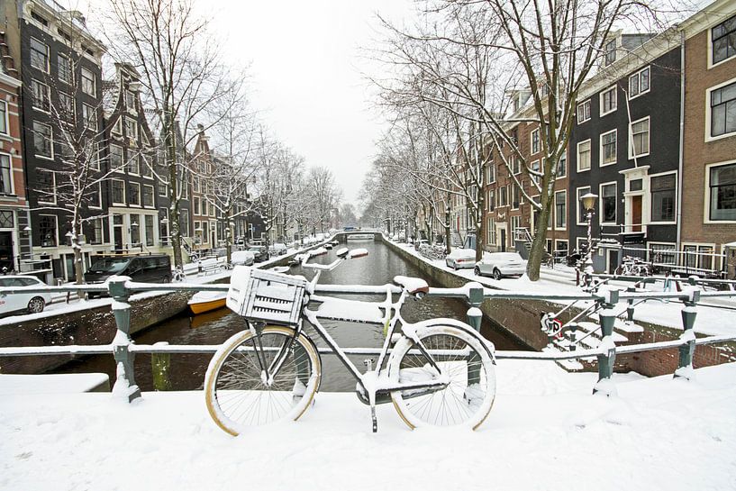 Amsterdam enneigée sur les canaux aux Pays-Bas par Eye on You