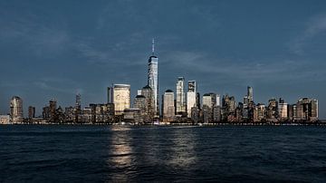 Skyline Manhattan New York en World Tradecenter van Edward van Hees