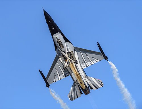 Belgische F-16 Demo Team: de Dark Falcon.