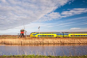 Le train dans le paysage hollandais: Lageveensemolen, Noordwijkerhout.