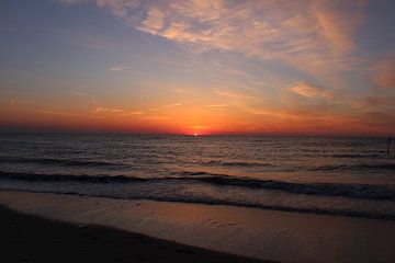 Sunset in Scheveningen by Afrodite Zegers