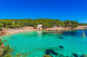 Strand Majorca eiland, mooie baai van Cala Gat, Spanje van Alex Winter