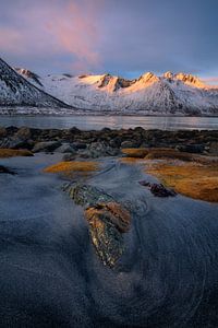 Wunderschöner Sonnenaufgang auf Senja in Norwegen.