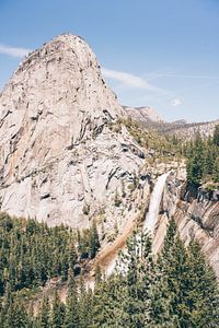 Chutes du Nevada Yosemite sur Patrycja Polechonska