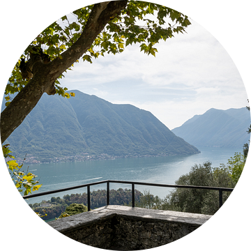 Uitzicht op het Lago di Como (Italie) (2) van Rick Van der Poorten