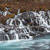 Hraunfossar waterval in IJsland van Albert Mendelewski
