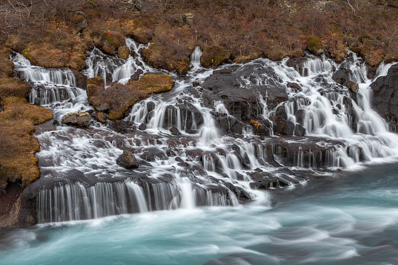 Wasserfall Hraunfossar in Island von Albert Mendelewski