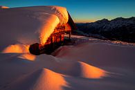 Huisje in de sneeuw op het Zettersfeld - Oost-Tirol - Oostenrijk van Felina Photography thumbnail