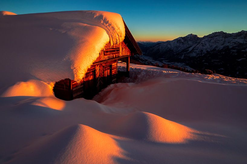Huisje in de sneeuw op het Zettersfeld - Oost-Tirol - Oostenrijk van Felina Photography