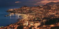 Madeira Funchal op het blauwe uur van Jean Claude Castor thumbnail