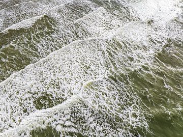 Golven die het strand raken van bovenaf gezien van Sjoerd van der Wal Fotografie