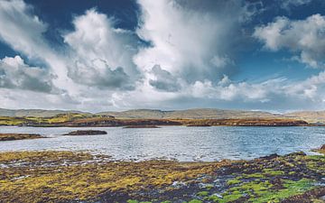 Schotland in de zomer. De beroemde Highlands in stille idylle en eenzaamheid. van Jakob Baranowski - Photography - Video - Photoshop