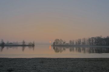 Zonsopkomst boven het water van Ans Bastiaanssen