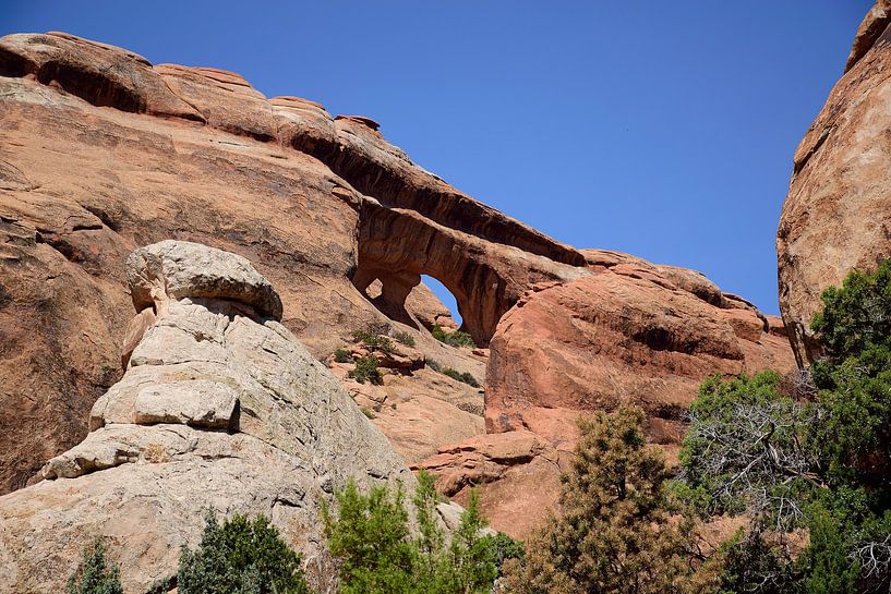 Ein weiterer Bogen neben dem Landscape Arch von Frank's Awesome Travels