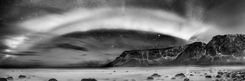Aurore polaire Aurora Borealis en noir et blanc par Manfred Voss, Photographie Noir et Blanc