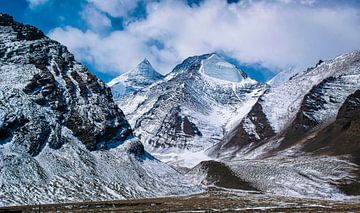 Besneeuwde bergen in de Himalaya, Tibet van Rietje Bulthuis