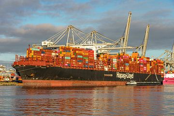 Containerschip Tihama van Hapag Lloyd. van Jaap van den Berg