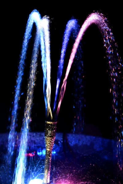 Abstract photo of a pond fountain by Retrotimes