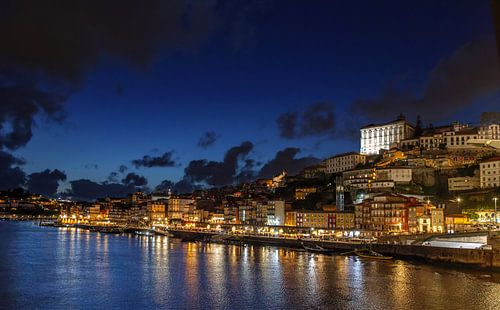 Porto bei Nacht von Dirk Rüter