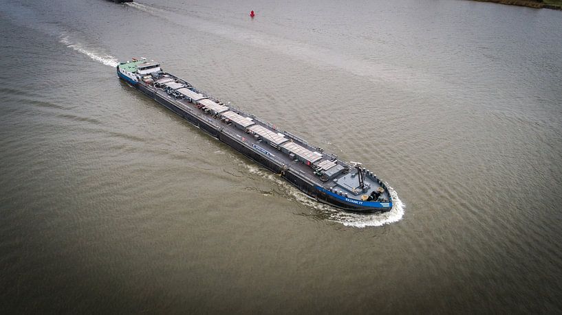 Motor tanker Eiltank 77 by Vincent van de Water