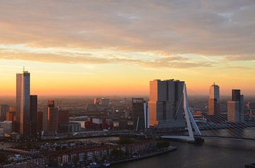 Zonsopgang boven Rotterdam van Marcel van Duinen