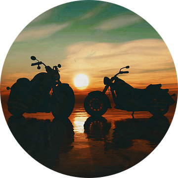 Twee motorfietsen op het strand bij zonsondergang van Jan Keteleer