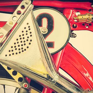 Detail eines klassisches Ducati Cucciolo von Martin Bergsma