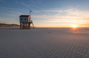 Ertrinkendes Haus nach Sonnenuntergang