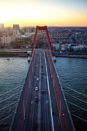 Coucher de soleil depuis le pont Willemsbrug