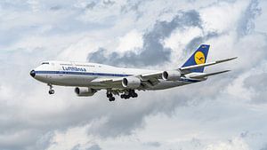 Nostalgie! Lufthansa Boeing 747-8 in Retro-Lackierung.