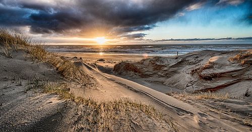 Ondergaande zon vanuit het duin