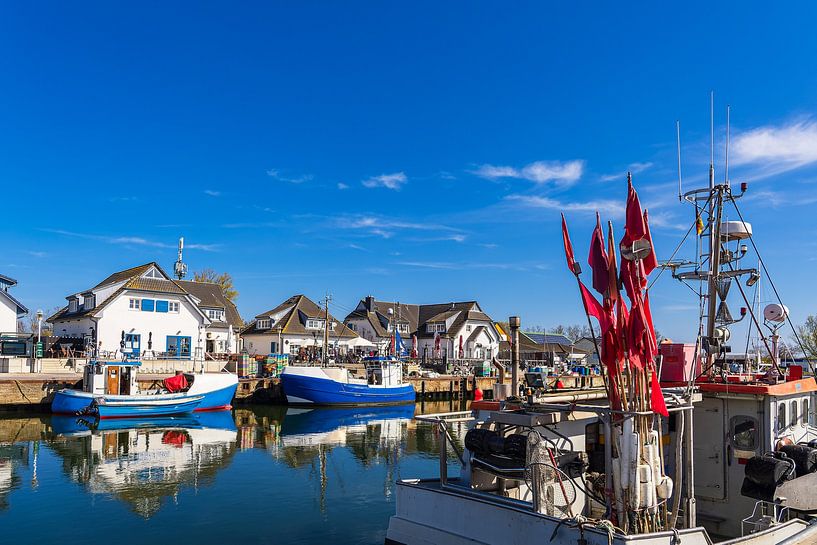 Vissersboten in de haven van Vitte op het eiland Hiddensee van Rico Ködder