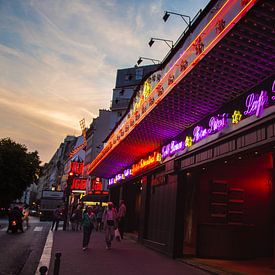 18+ theater in Pigalle van Melvin Erné