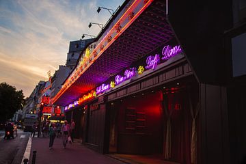 18+ theater in Pigalle by Melvin Erné