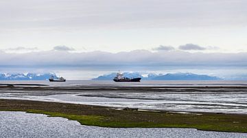 Seascape with ships near Longyearbyen on Spitsbergen by Anouschka Hendriks