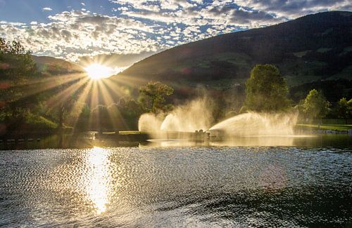 Coucher de soleil sur le lac de baignade de Hollersbach