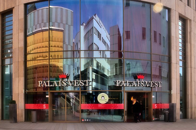 Reflet du Palais Vest par Edgar Schermaul