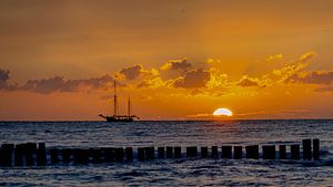 Ostsee Sonnenuntergang Schiff van Johnny Flash