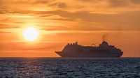 Zonsopkomst op zee met CMV Columbus van Bob de Bruin thumbnail