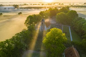 Kerk van Dorkwerd in de Mist van Droninger