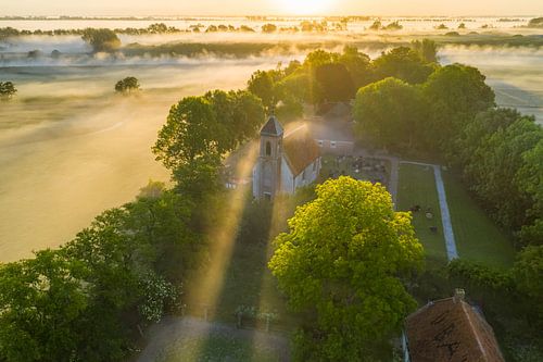 Kerk van Dorkwerd in de Mist