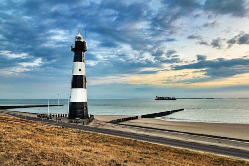De vuurtoren, voor zonsopgang