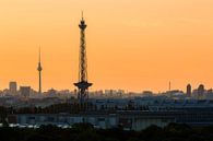 Tour de radio et tour de télévision avec le ciel de Berlin par Frank Herrmann Aperçu