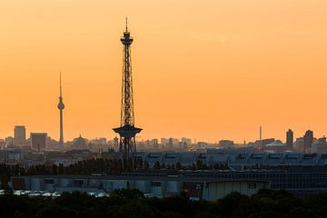 Radio tower and television tower with Berlin skyline by Frank Herrmann