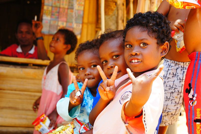 Orang Asli children van Dennis Debie