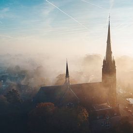 Kirche im Nebel von Luuk de Kok