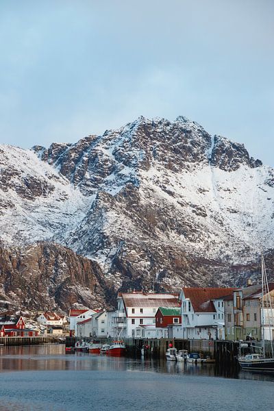 Idyllic fishing village of Henningsvær in the Lofoten Islands, Norway by Jules Captures - Photography by Julia Vermeulen