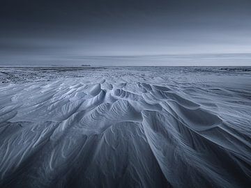 Snowdrifts leave beautiful snow dunes on the landscape by Bas Meelker